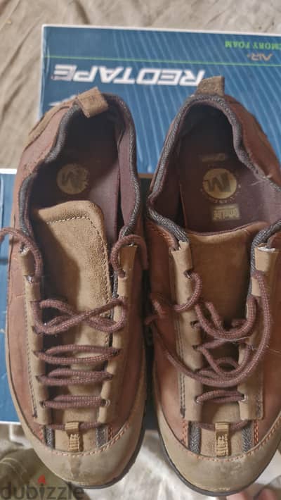 كوتشي ميريل Merrell أصلي للمشي والرحلات - بحالة جيدة