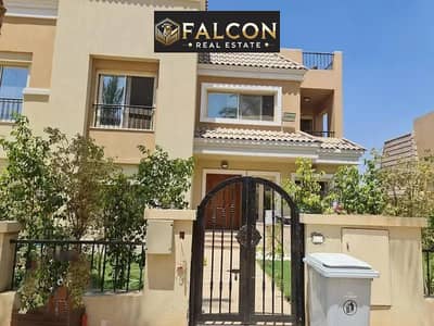 تاون هاوس  بحديقة خاصة بحري بفيو مميز علي مساحات خضراء  دايركت علي طريق السويس في كمبوند سراي امام مدينتي
