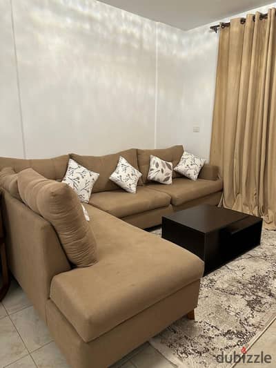 Furnished apartment for rent 89 sqm typical floor open view near Eastern Market and mosque fully air-conditioned modern furniture in New Phase 7