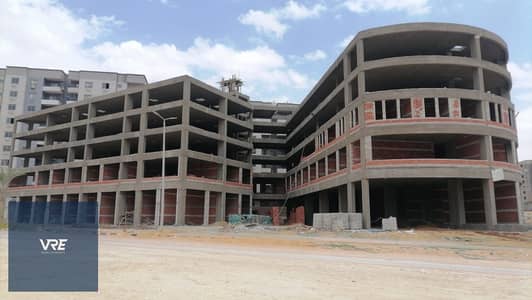 Own a commercial unit in Zahraa El Maadi, next to Wadi Degla Club, at V MALL—the first and only mall in the new Degla district.