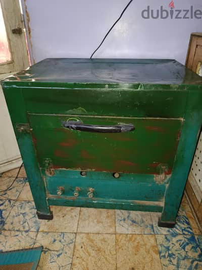 فرن خبيز غاز مستعمل بحاله ممتازه مقاس 80 سم