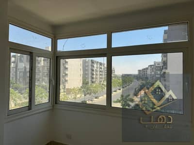 شقة140م للايجار b12 تشطيب مميز اول سكن موقع مميز بجوار الخدمات والاستريب مول والكرافت زون فيو شارع فى مدينتى القاهرة الجديدة madinaty. newcairo