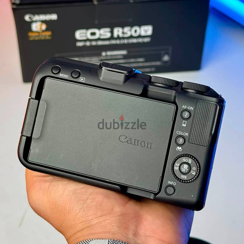 Canon R50 V 1
