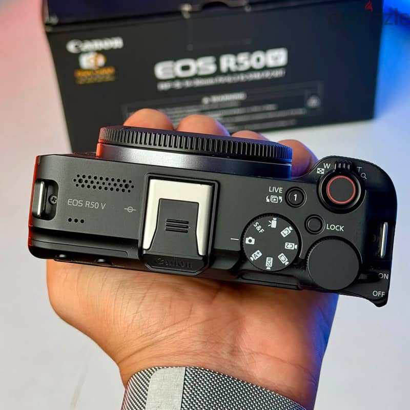 Canon R50 V 2