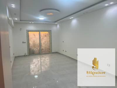 Ground floor apartment with garden for sale in Town Residence Compound, Fifth Settlement. Ultra super lux finishing, first occupancy, immediate delive Ground floor apartment with garden for sale in Town Residence Compound, Fifth Settlement. Ultra super lux finishing, first occupancy, immediate delive