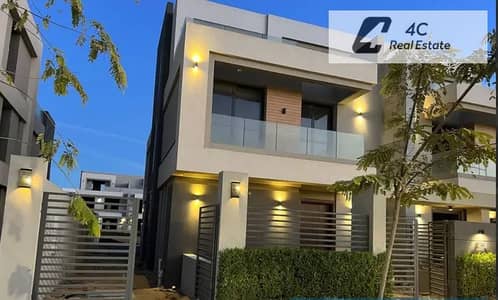 تاون هاوس ريسيل بتصميم مودرن باقل سعر في لافيستا سيتي double view بتقسيمه مميزه جاهز للمعاينه والاستلام