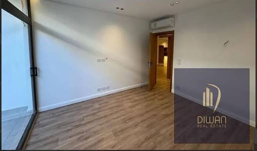 Roof apartment with 3 bedrooms at an attractive price. Prime location, minutes from AUC, next to La Vista in Maadi View Shorouk Compound.