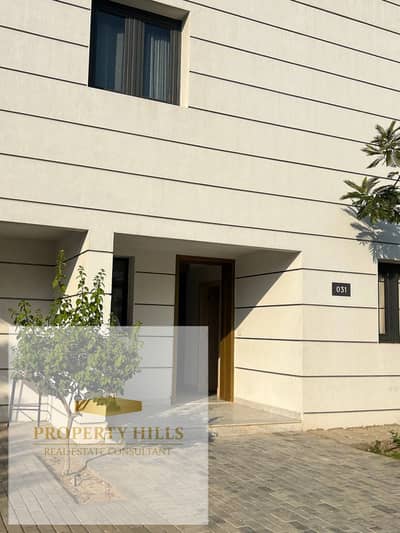 Villa for sale ready for immediate move-in in front of Madinaty in a compound by an Emirati company fully finished for inspection