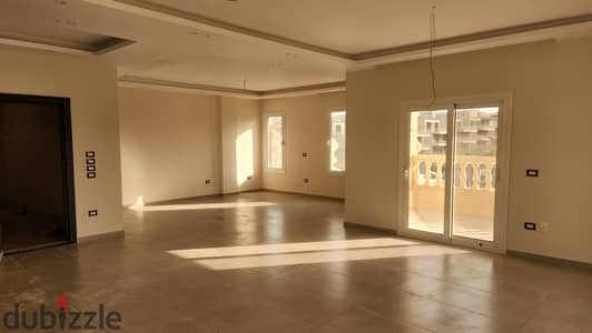 Apartment for rent in villas Tamr Hinnah, Fifth Settlement, prime location, ultra-super-lux finish, area 300m, 4 rooms, 3 bathrooms, second floor, there is an elevator