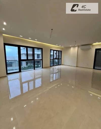 Luxury twin house in Hyde Park, Fifth Settlement. Resale at a lower price. Needed for quick sale. Prime layout with a view of greenery.