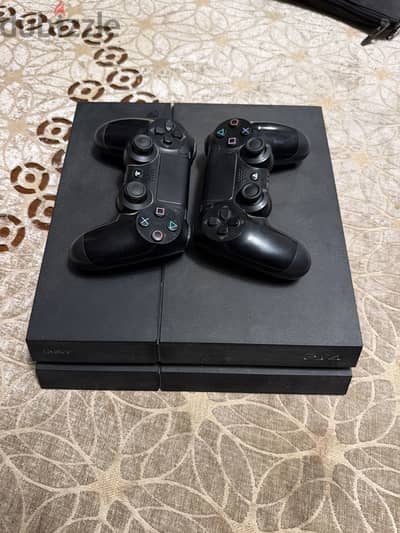 Ps4 معاه اتنين دراع و 4 العاب اكونتات