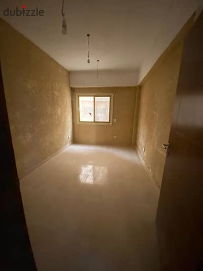 Factory for sale in the Fifth Settlement Industrial Area, 300 square meters, suitable for engineering activities. It includes a basement, ground floor Factory for sale in the Fifth Settlement Industrial Area, 300 square meters, suitable for engineering activities. It includes a basement, ground floor