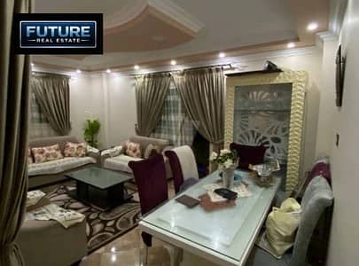 Apartment 135 m in the small investor in October next to the Beit compound directly
