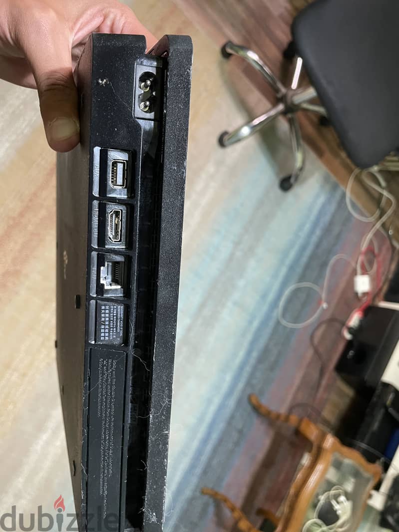PS4 slim 1