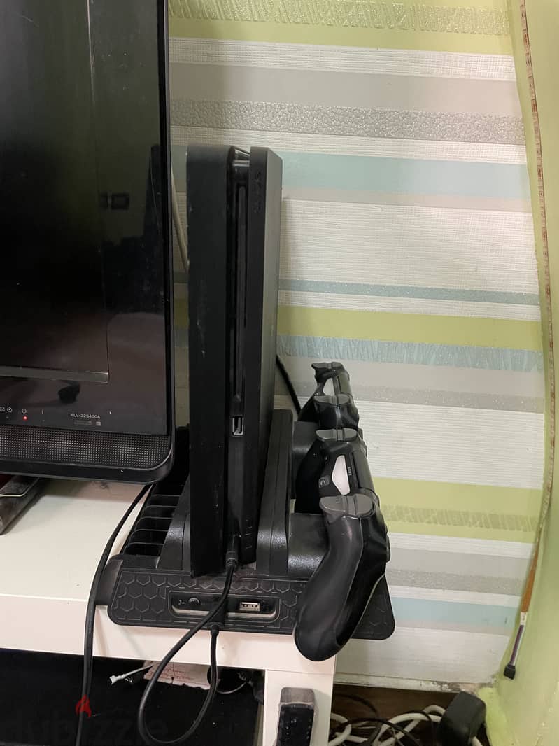 PS4 slim 4