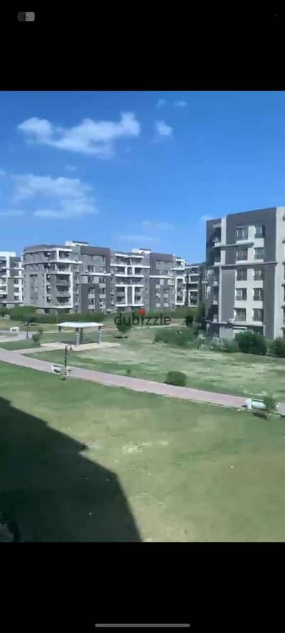 For sale, an apartment of 130 meters, repeated floor, corner view of the landscape completely in the Dar Masr compound, neighborhood 16, Sheikh Zayed
