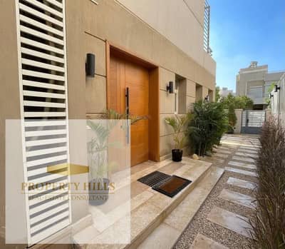 في بالم هيلز فيلا بسعر لقطه و مساحه كبيره جاهزه للمعاينه