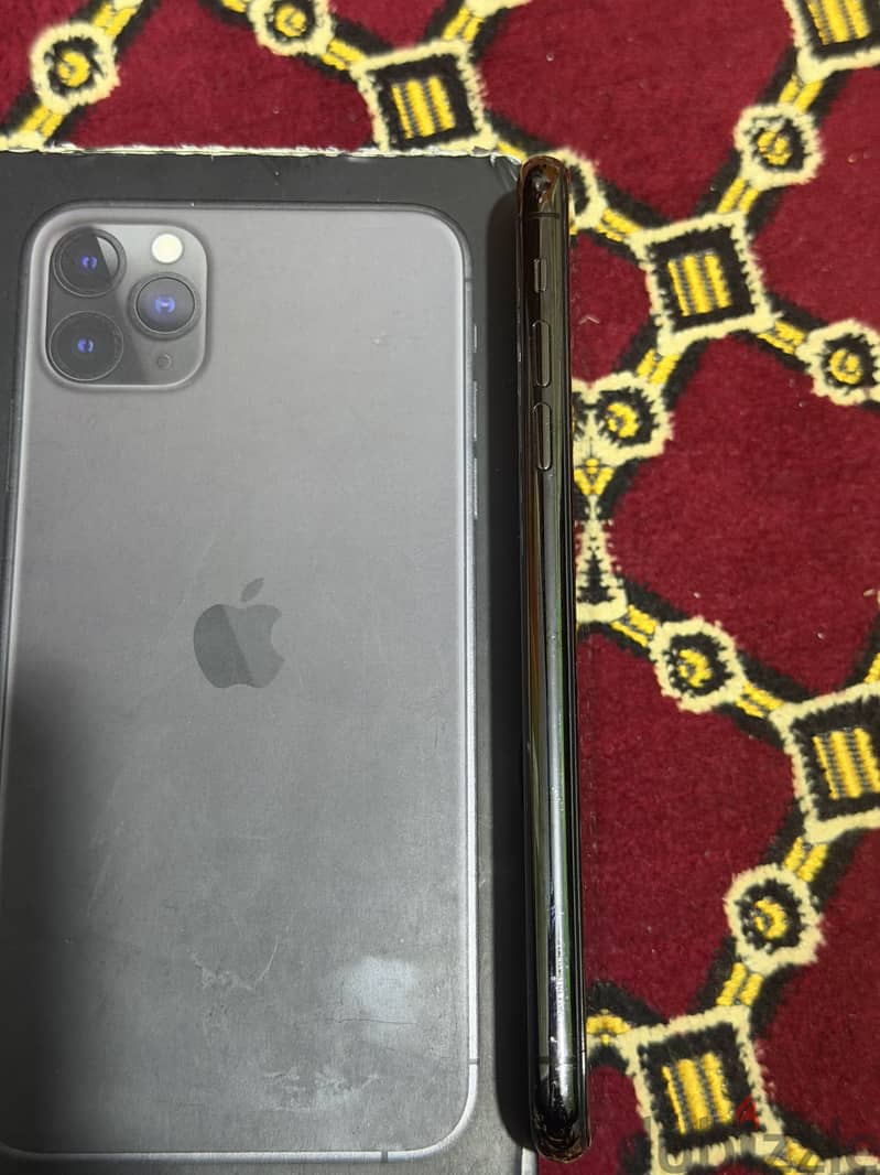 Apple - iPhone 11 Pro Max 3