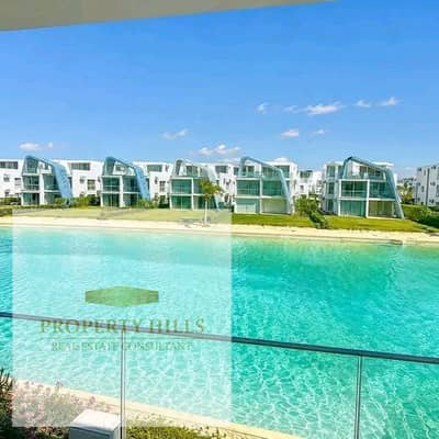 Chalet for sale in installments over 15 years, ready for immediate viewing with full finishing and includes air conditioning.