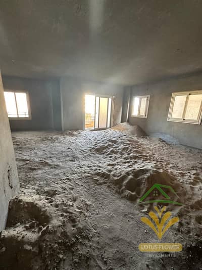 شقة للبيع 260م نص تشطيب في اللوتس الجنوبية_القاهرة الجديدة تاني نمرة من شارع التسعين الرئيسي
