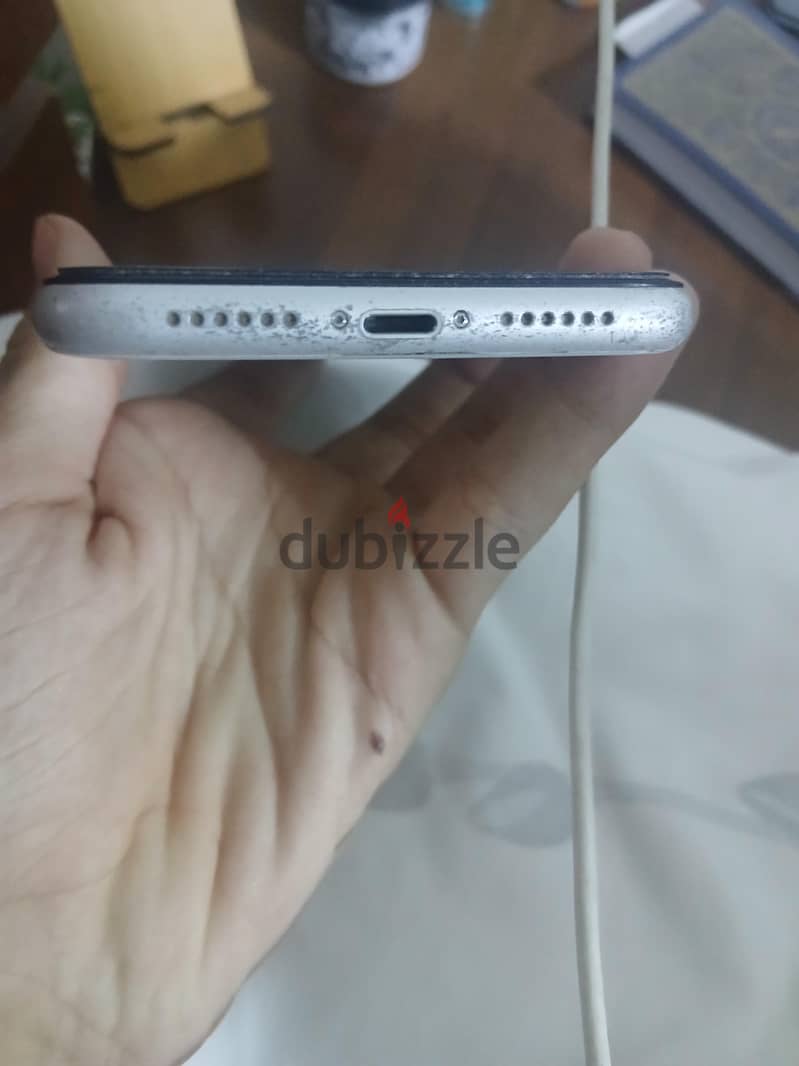 Apple - iPhone XR 5