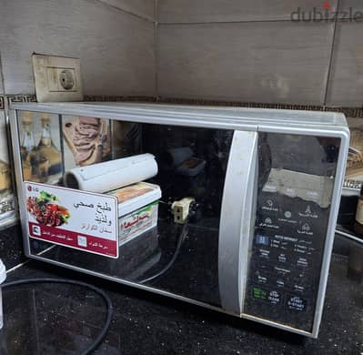 ميكرويف  Lg كامل للبيع كقطع غيار