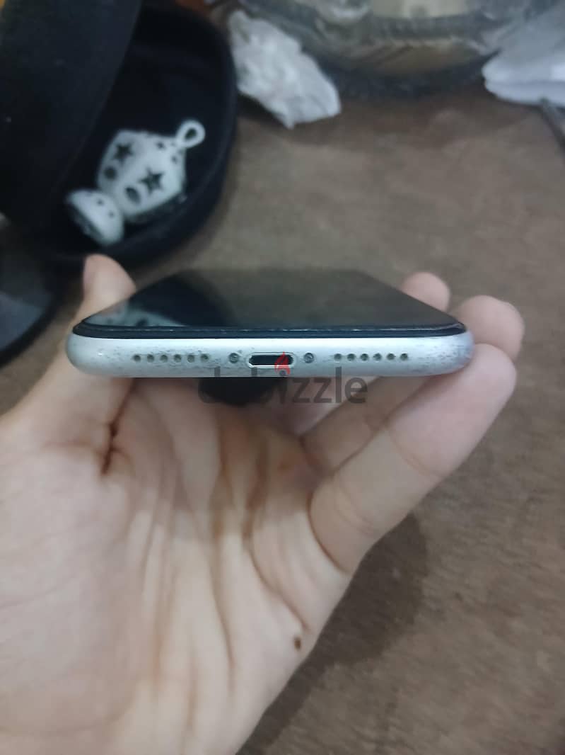 Apple - iPhone XR 4