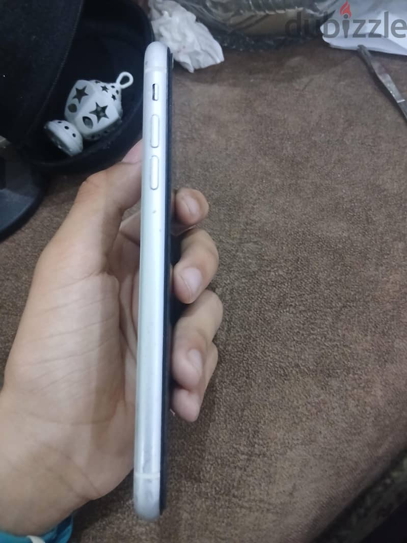 Apple - iPhone XR 5