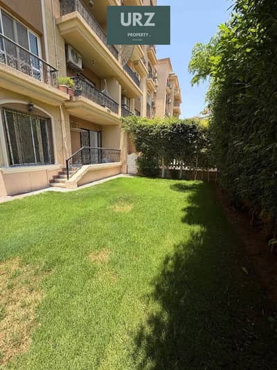 فرصه عظيمه للاستثمار او السكن الفاخر بنص السعر شقه دور أرضى 3 غرف بجاردن و مدخل خاص للبيع على طريق السويس امام مدينتى و بالقرب من باتيو لافيستا سعاده