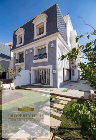 I villa for sale ready for immediate delivery with full super lux finishing with a private garden of 235 meters next to AUC