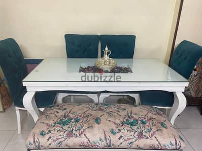 سفره مودرن بحالة جيدة جدا كالجديد
