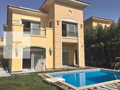 فيلا vip للبيع متشطبة بالكامل بالتكيفات في التجمع الخامس بسعر مميز