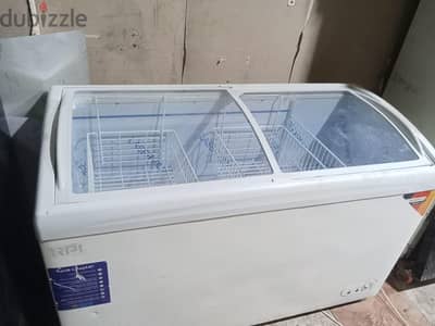 فريزر  بومبيه 1.30 متر باب زجاجى كسر زيرو 400 لتر حالته ممتازه