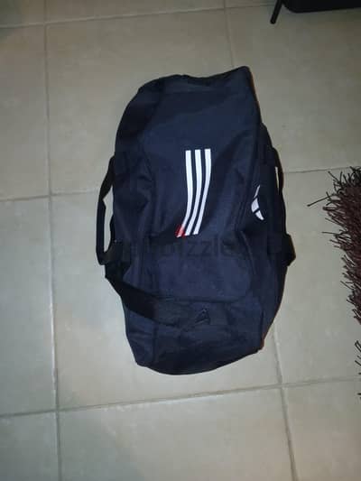 شنطة رياضية اديداس