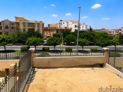 تاون هاوس للبيع جاهز للاستلام في الباتيو برايم الشروق لافيستا