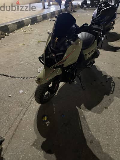 اسكوتر اكس رود 200cc حالت الزيرو ماشي ٧٥٠كيلو متغيرلو زيت المتور