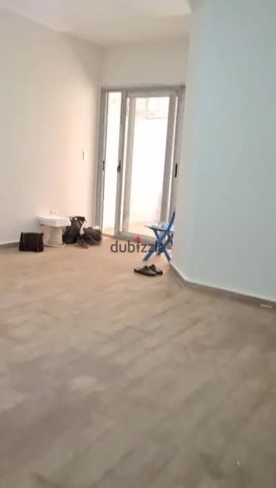 شقة للإيجار بكمبوند وان قطامية ١١٣م سوبر لوكس بالمطبخ و التكييفات