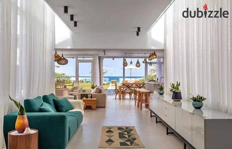 Duplex with 4 bedrooms + maid's room for sale in a prime location with a direct double view of the Crystal Lagoon, with an area of 145 meters and a roof of 45 meters, and delivery within 3 years with a 5% down payment.