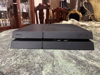 Playstation 4 Fat ( 2 controllers) دراعين اصليين وكافر دراع