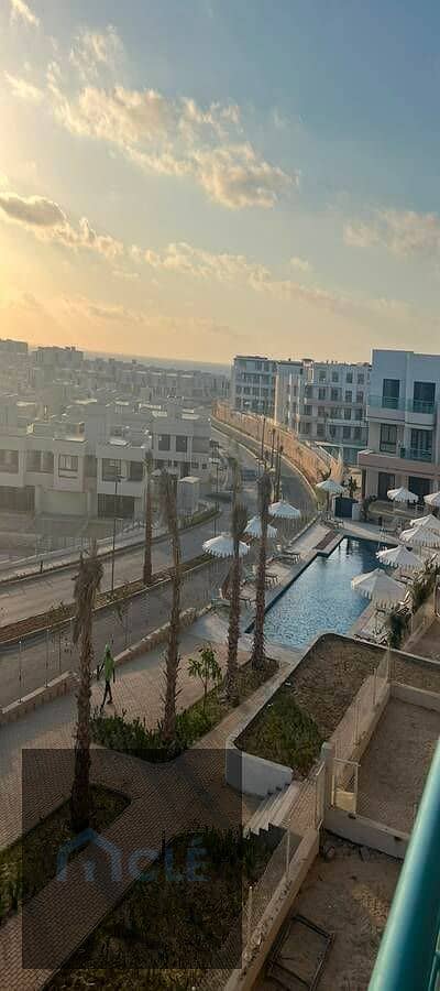 شاليه فاخر مفروش باجدد الفرش و احدث الاجهزة باطلالة مميزة على المسبح للايجار باقل سعر يومي 16,500 جون سويك بالساحل الشمالي ,الشاليه يتكون من 3 غرف نةم