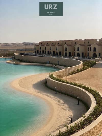 اقرب استلام فيلا تاون هاوس 5 غرف corner فيو علي lake بخصم 50 % او تقسيط علي طريق السويس للبيع بالقرب من الرحاب و the spine ومانتن فيو وكريك تاون