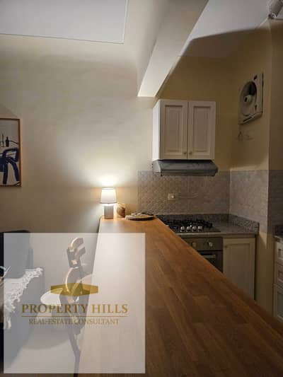A fantastic 3-bedroom apartment + nanny's room, fully finished with a kitchen, air conditioning, and wardrobes, in Hacienda Ras El Hekma.