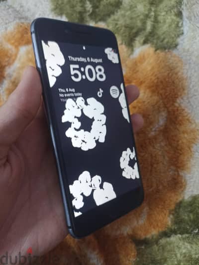 آبل - آيفون 8 بلس