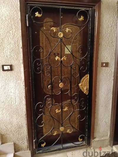 باب حديد عرض 90 سنتمتر في 210 سنتمتر
