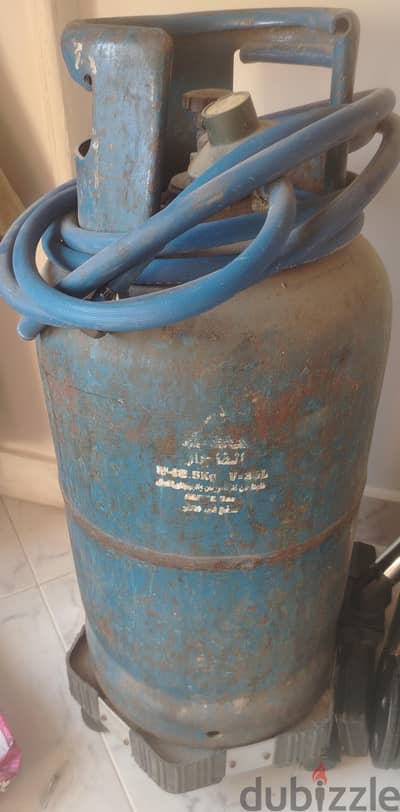 انبوبة بالمنظم والخرطوم والقاعدة
