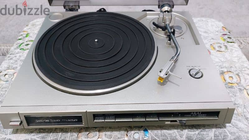 Turntable Akai AP-Q330 1