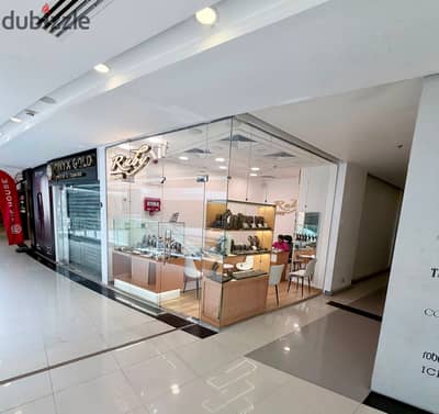 A distinguished store leased in a famous mall is operational