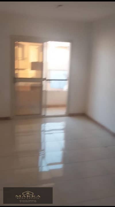 Apartment for sale in Al Rayhan District, El Shorouk City, behind Ahl Misr Park. Located on the fifth floor above the ground floor.
