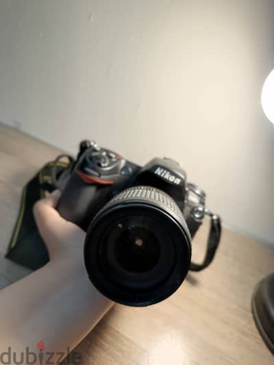 للبيع كاميرا Nikon D300S DSLR + عدسة Nikon الأصلية 18-105mm VR