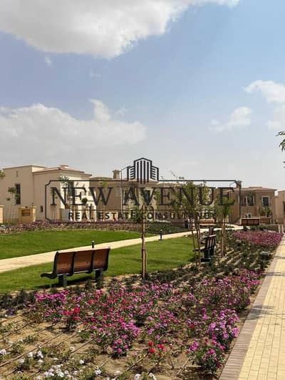 TOWNHOUSE IN CITY GATE PRIME LOCATION OVERLOOKING GREENERY LANDSCAPE